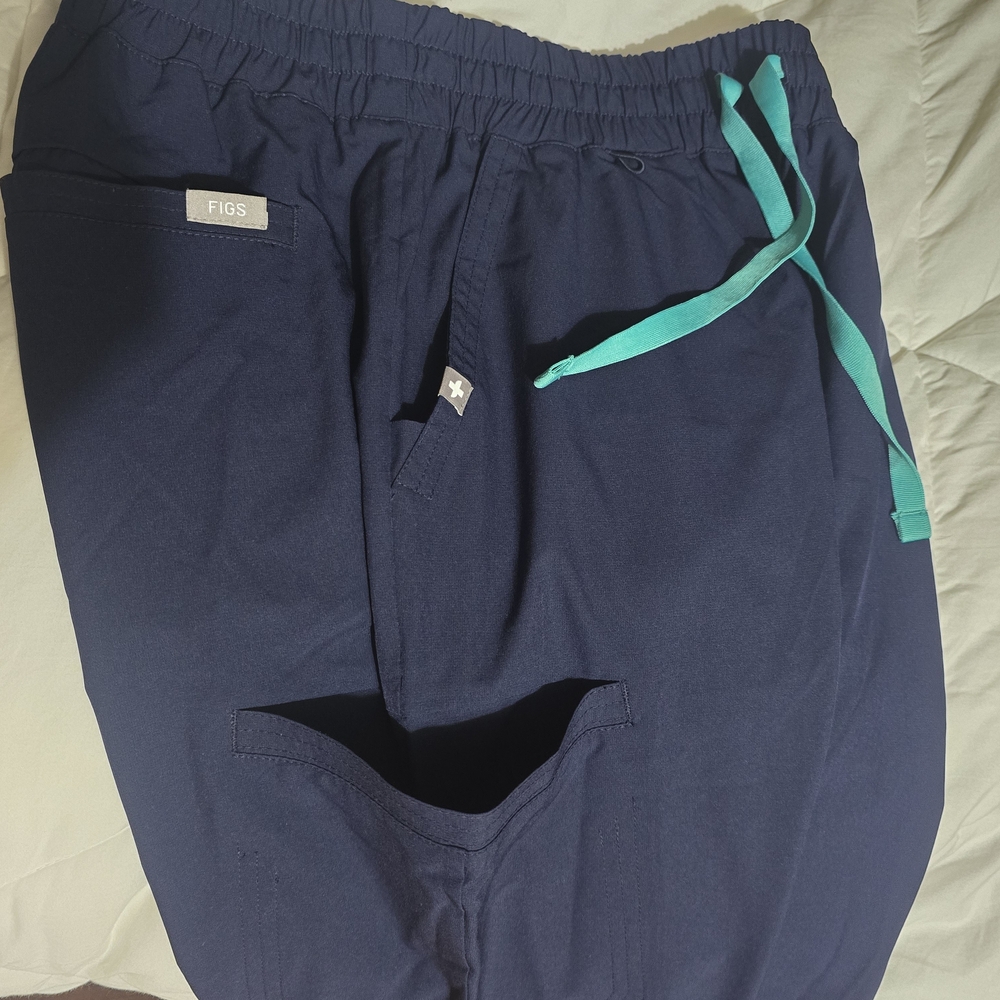 FIGS High Waisted Scrub Pants - Picture 6 of 10